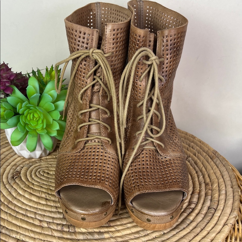 Antelope Brown Perforated Lace-Up Women's Boots Peep Toe 39 Anthropologie - Picture 3 of 10